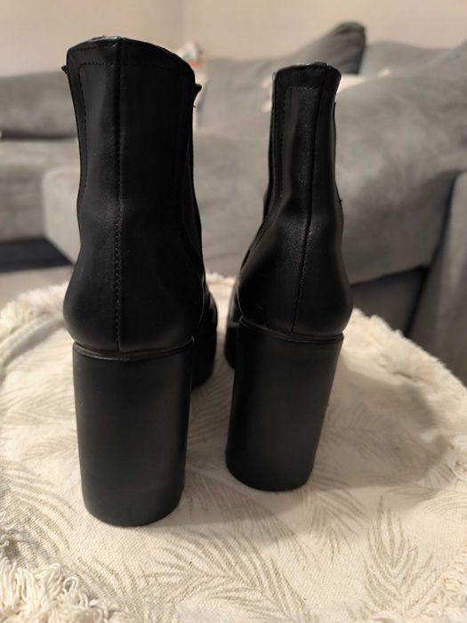 боти с висок, дебел ток