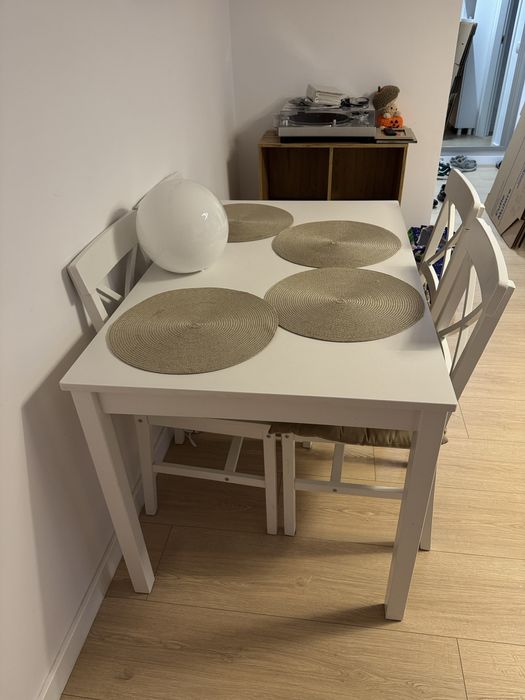 Set masa si 4 scaune