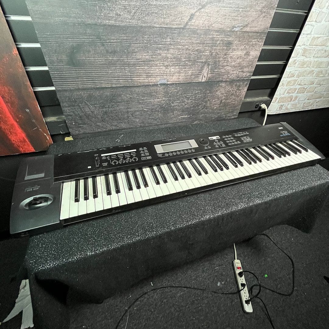 KORG TR 76 KEYS workstation