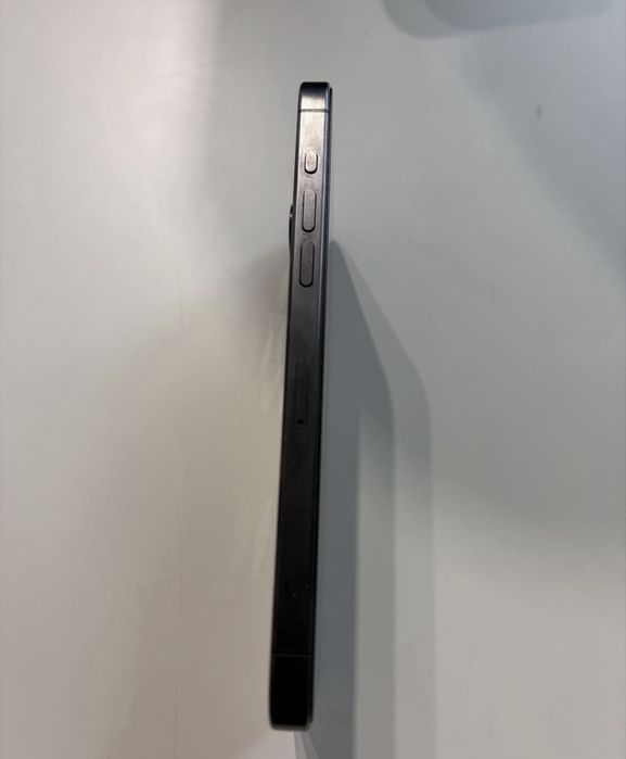 Vand iphone 15 pro sau schimb cu 12 pro 13 si dif sa primesc