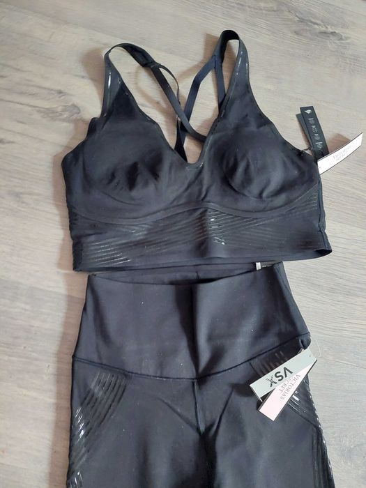 Екип за спорт Victoria Secret