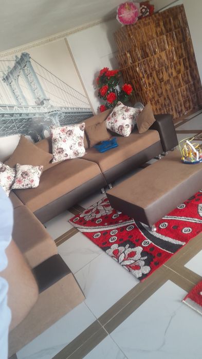 Mobila de living +masa+perne