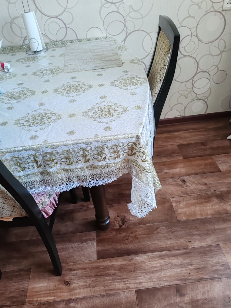 Продам гостиной. стол со стульями