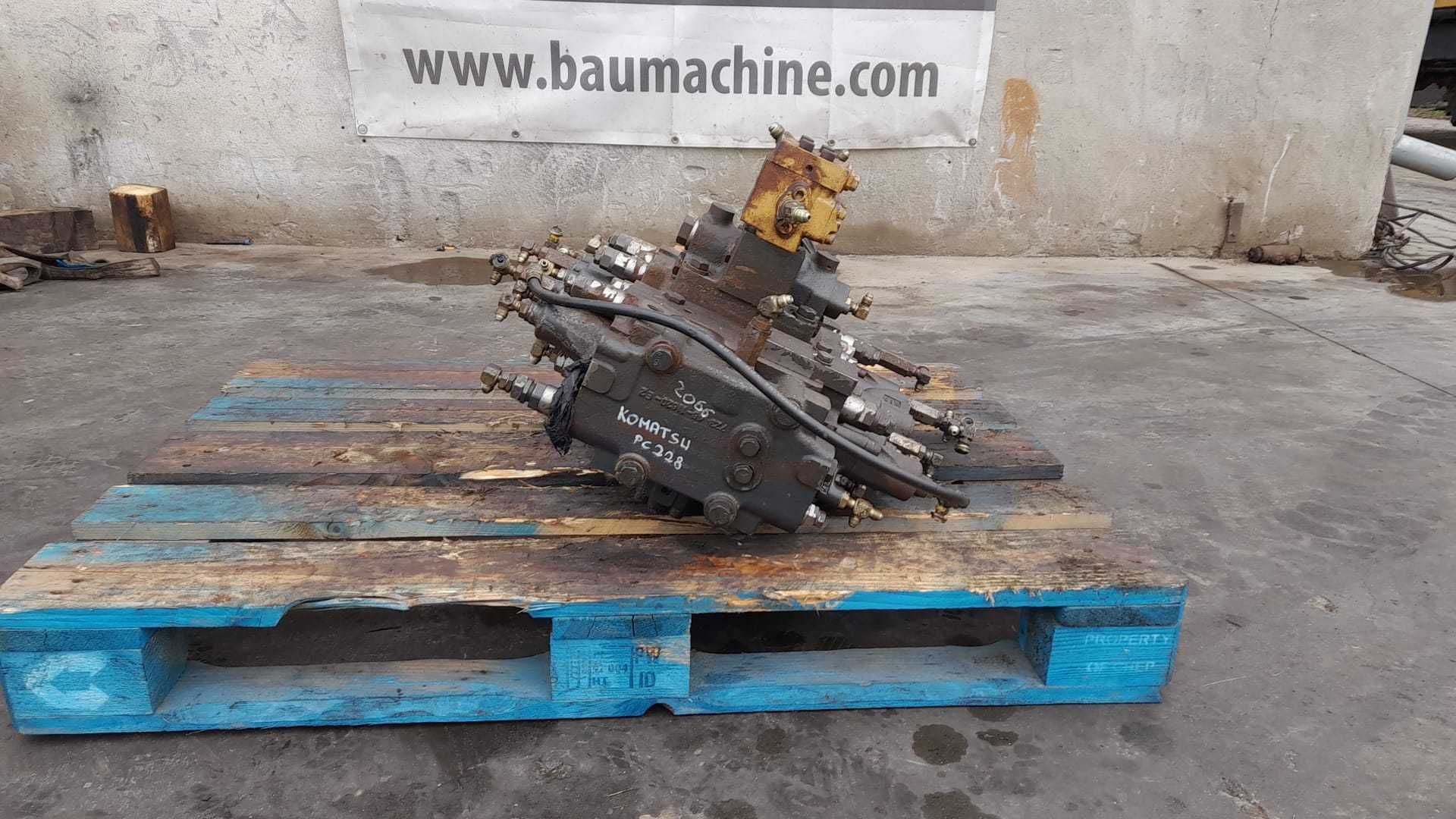 Distribuitor hidraulic comenzi Komatsu PC228 , C2D50051