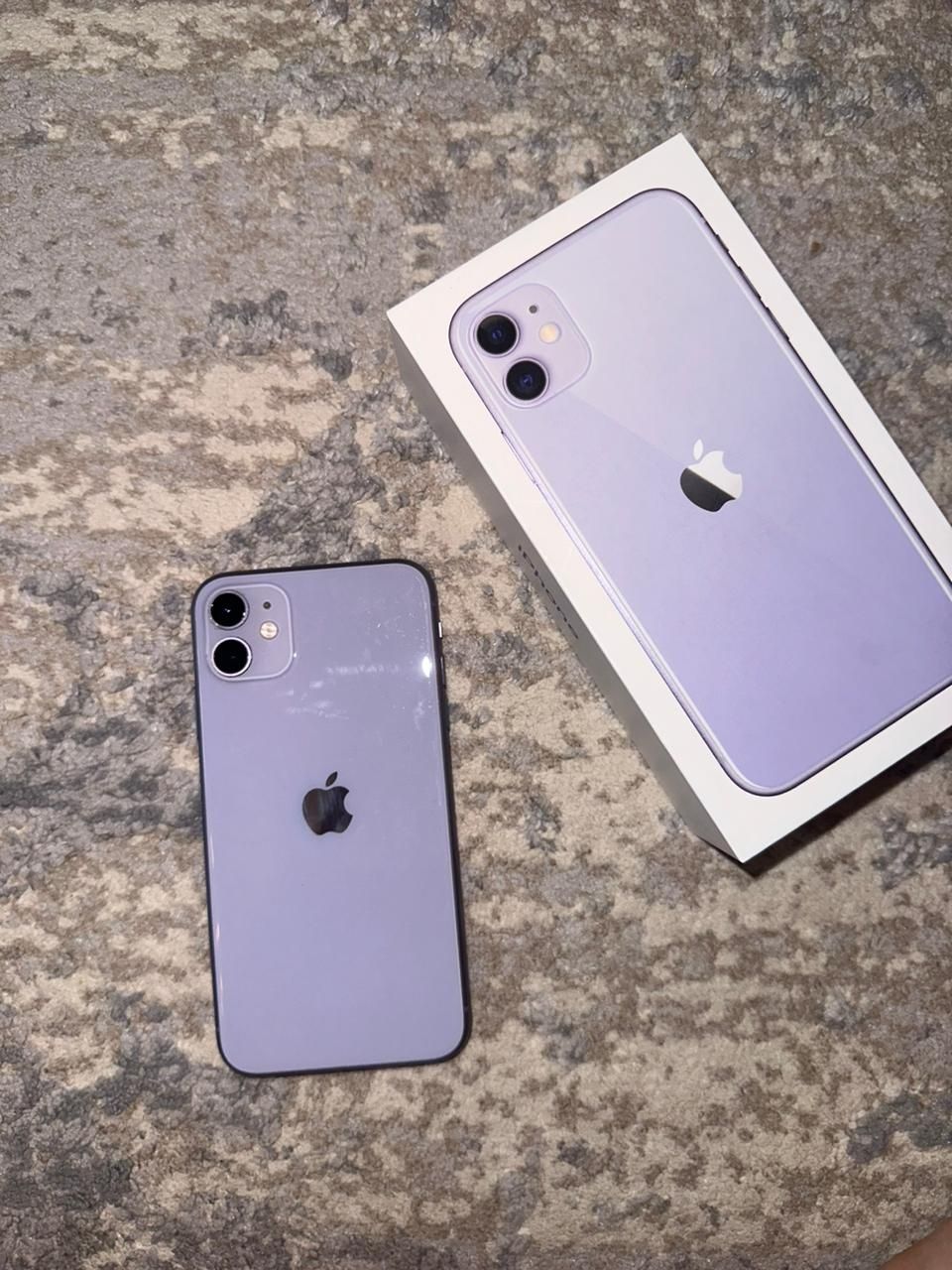 IPhone 11, с документами