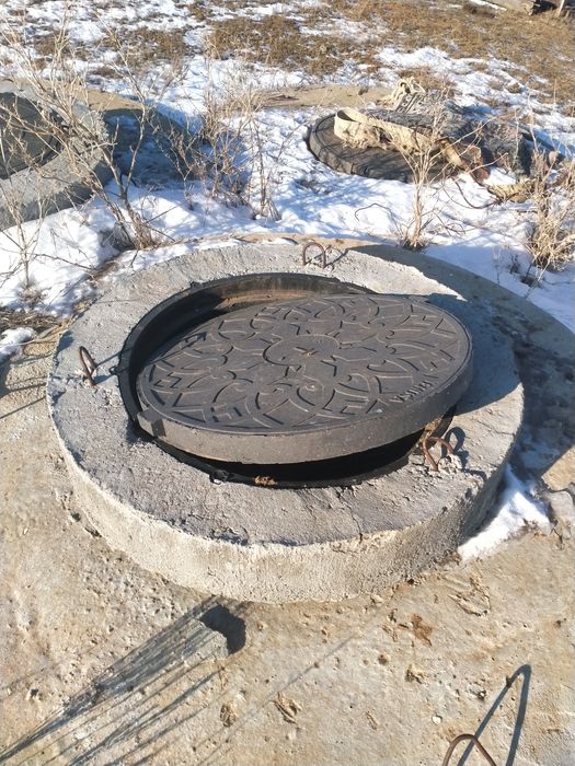 Биттонные крышки с люком