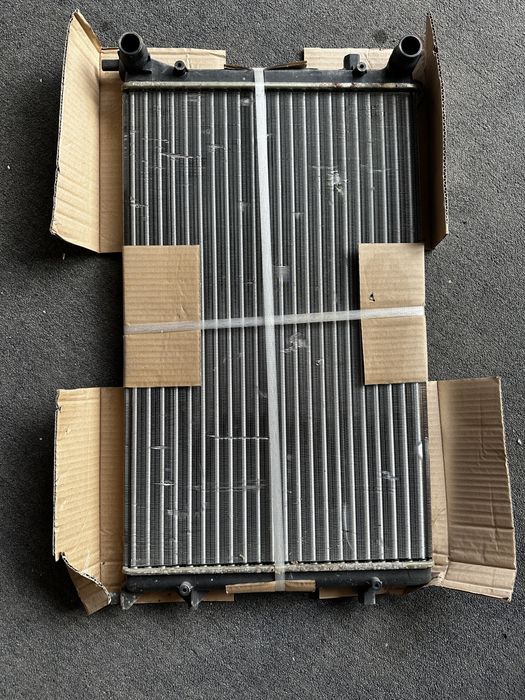 Radiator apa VW Golf 5 1.6 benzina cod 65277