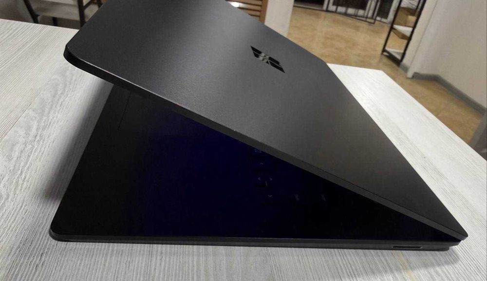 Surface Laptop 4 Black 15” 2,5K IPS I7-1185G7 сенсор 16GB/256GB NVMe