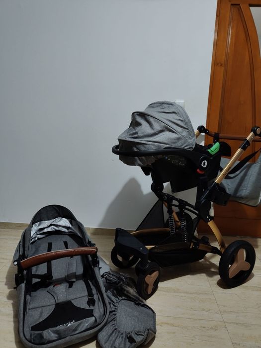 Vînd carucior coccolle