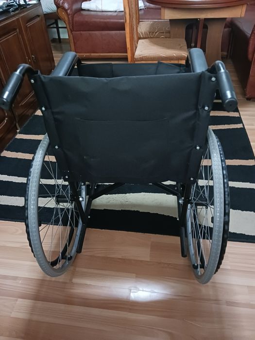 Scaun cu rotile pentru persoane cu dizabilități