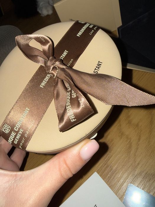 Продавам чисто нов часовник Frederique Constant