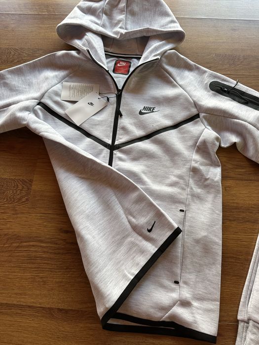 Детски,памучен екип Nike в сиво,с активен,заден джоб на долнището