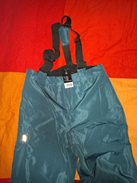 Pantaloni schi.     .