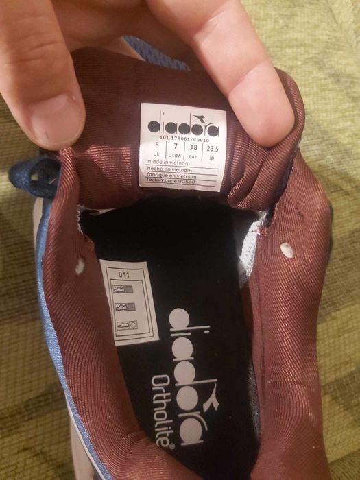 Дамски маратанки. DIADORA