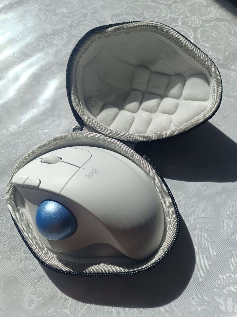 Мышка Logitech ERGO M575S (оригинал) с чехлом