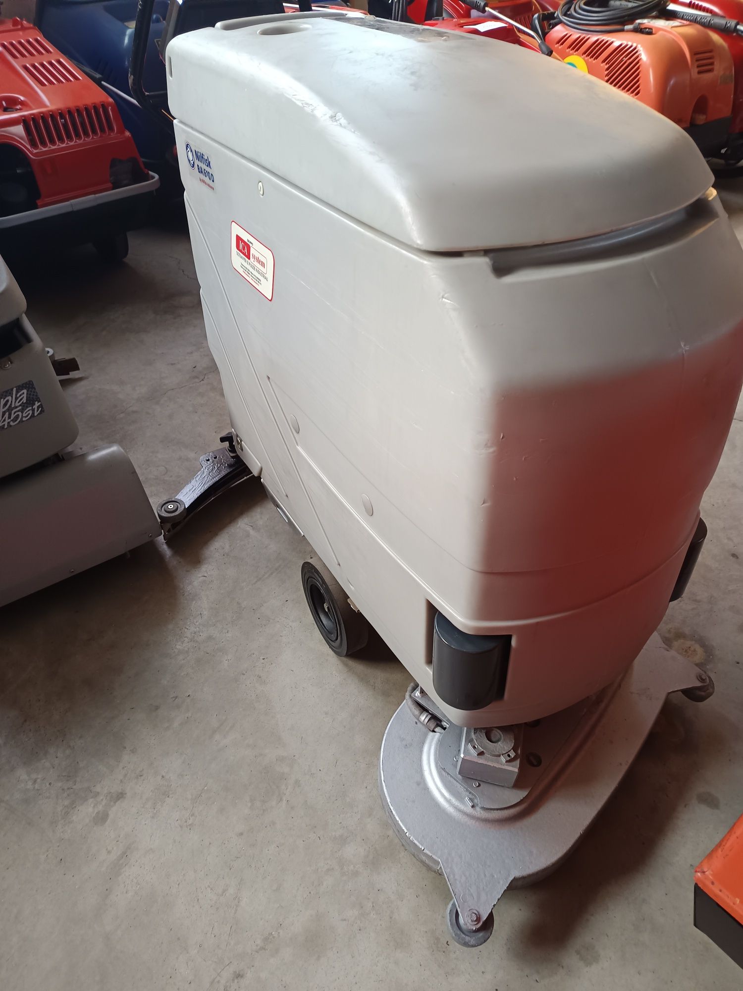 Акумулаторен подочистач Nilfisk BA 610D