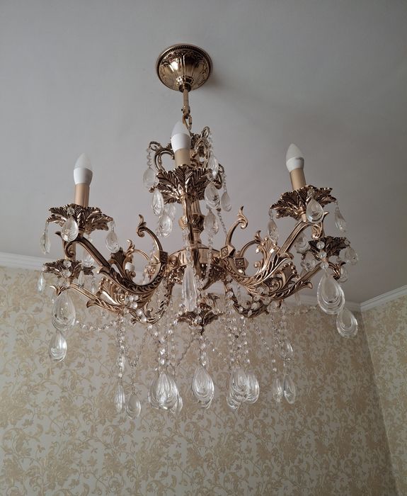 Люстра б/у 8 рожковый