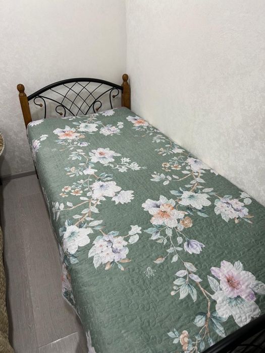 матрасом с размерами 1.8х0.9