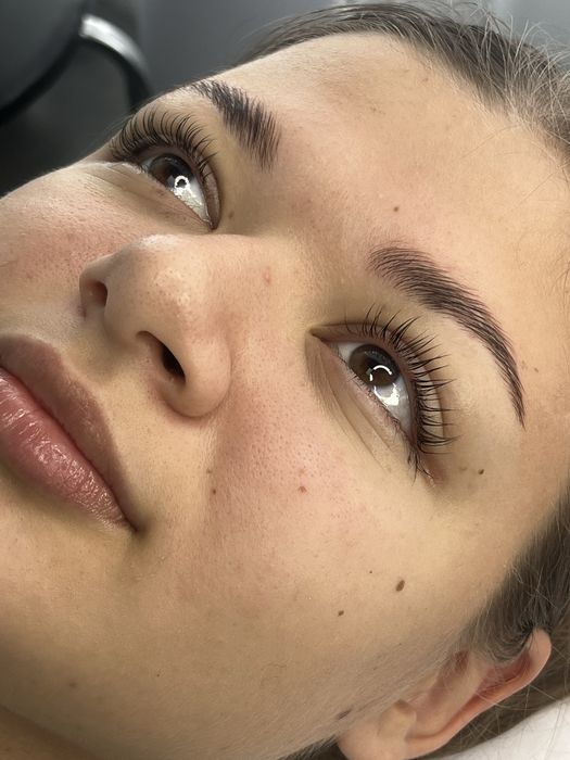 Laminarea genelor si sprancenelor