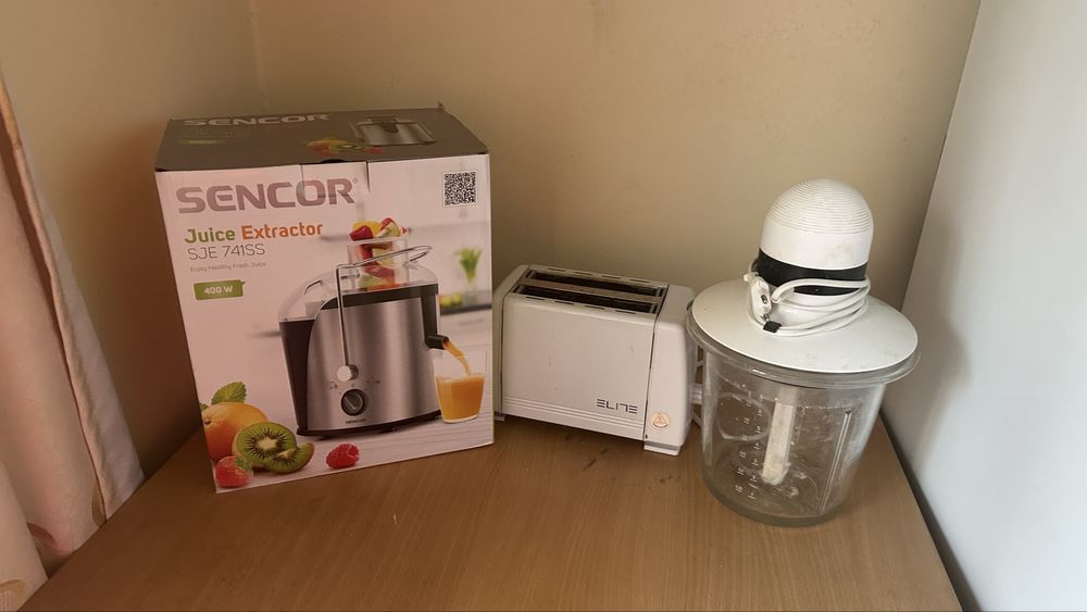 Кухненски робот, тостер и чопър