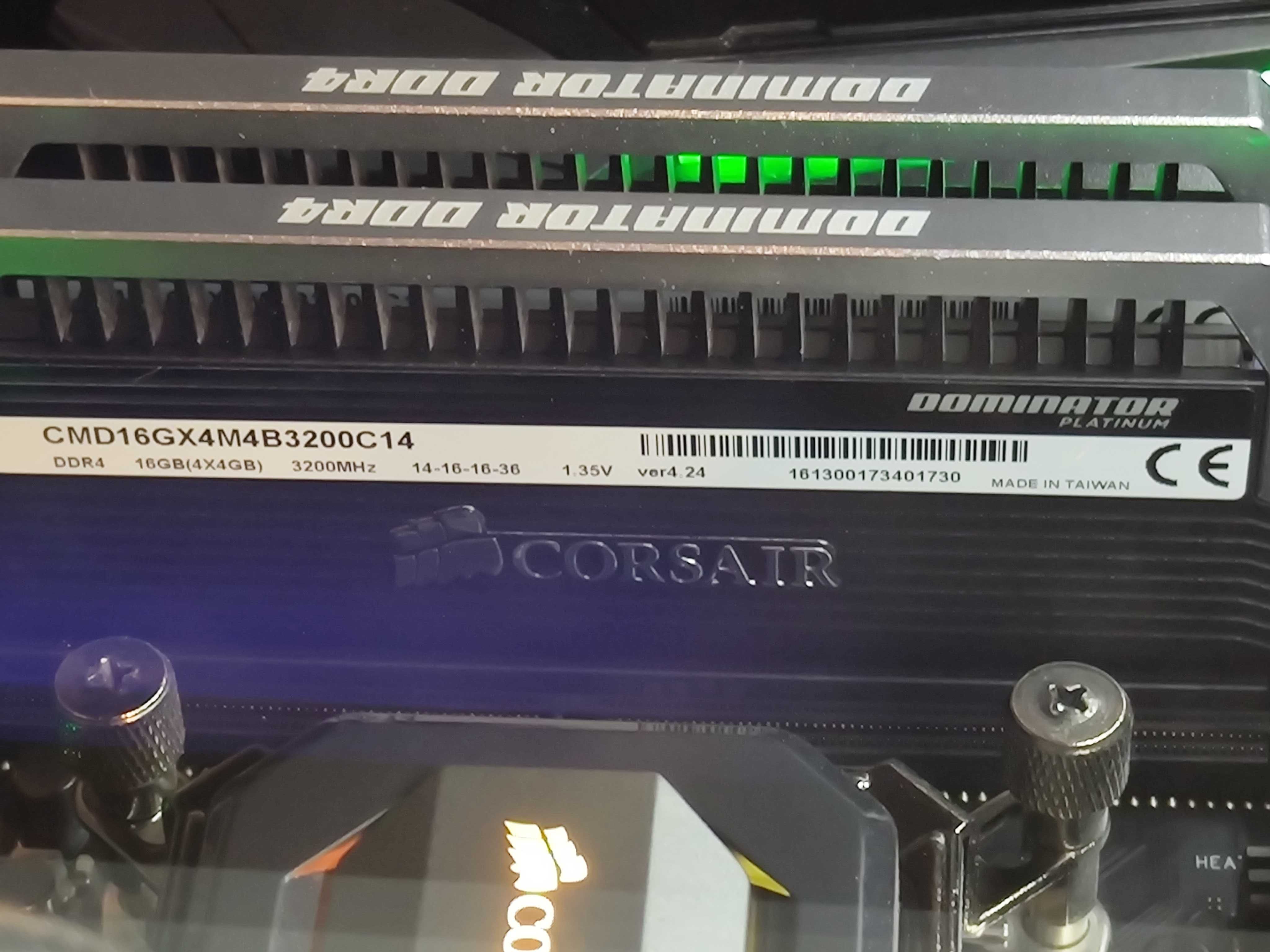 Corsair Dominator Platinum 16 GB DDR4 4x4gb 3200mhz