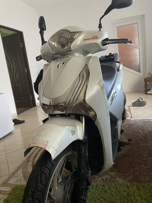 Vand scuter honda Sh 125