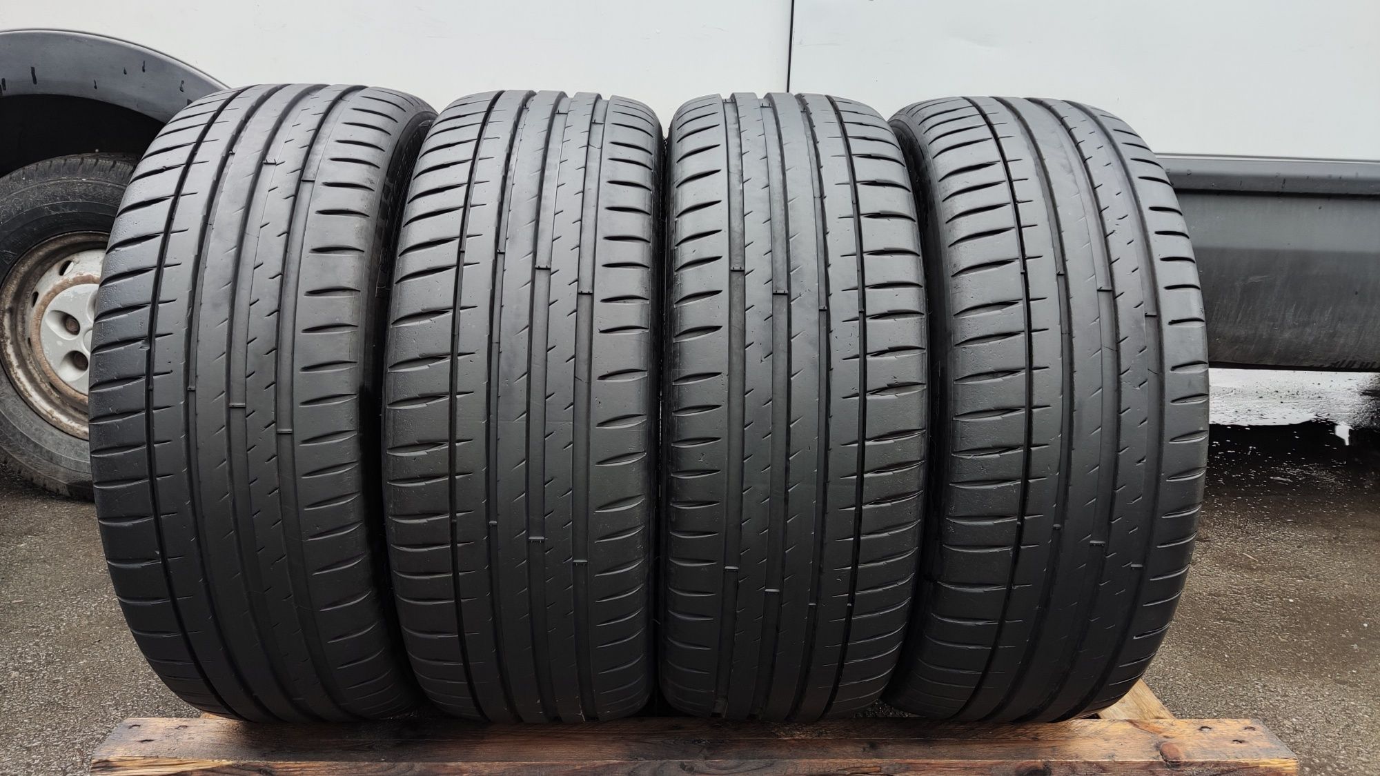 4бр. летни гуми 225/45/19 Michelin Pilot Sport 4
dot23
7.6mm грайфер