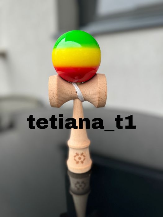 Kendama USA semafor. Verde, roșu, galben grip cu cutie