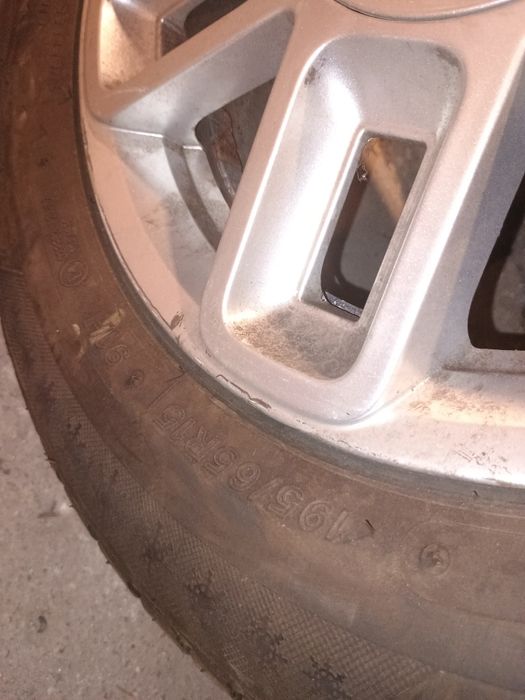 4 броя зимни гуми 195/65/15 + алуминиеви оригинални джанти