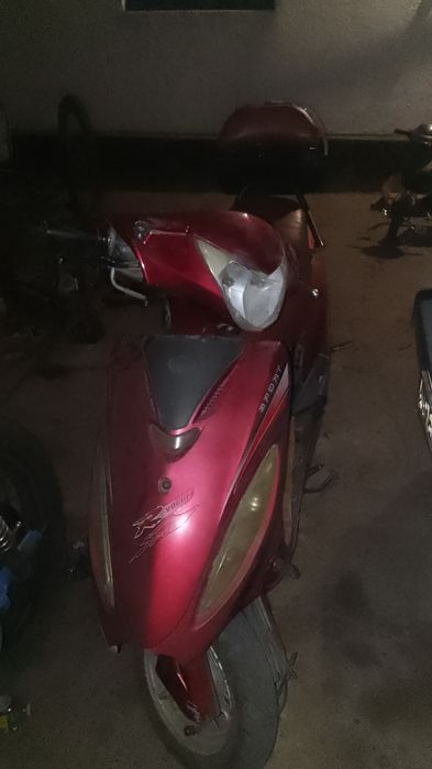 Скутер 80 кубов.