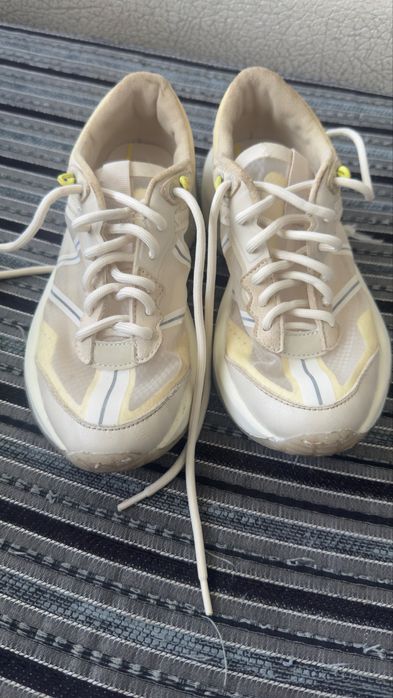 Детски спортни обувки ЗАРА и Найк