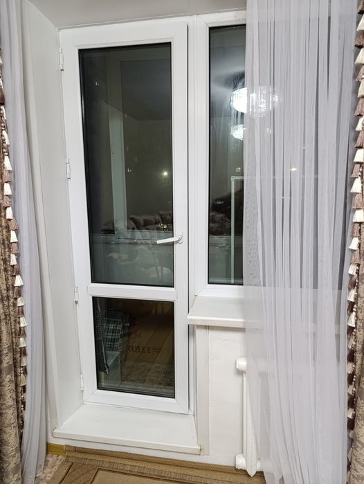 Продам балконную дверь и окна