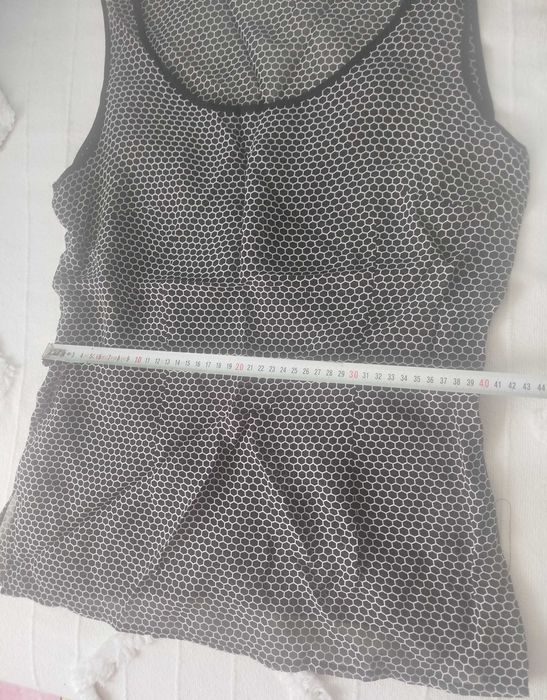 Продавам дамски костюм от три части номер 46