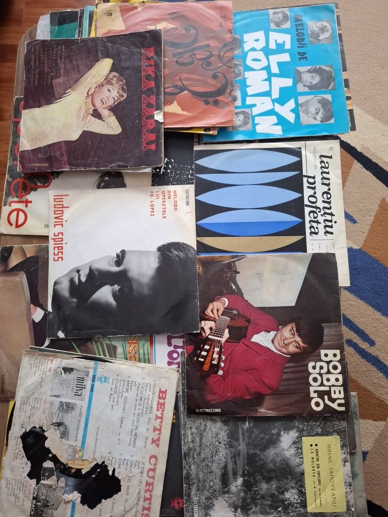 Vand discuri de vinil cu muzica clasica, usoara, populara, simfonică