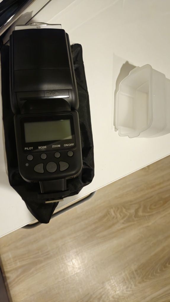 Canon m50 2 обектива всички екстри
