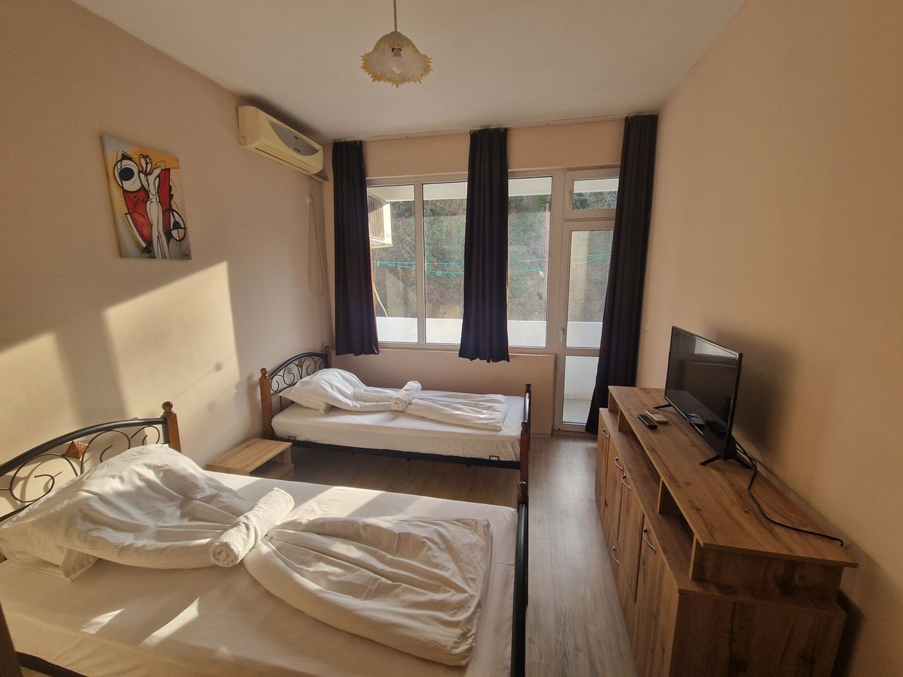 Дава се под наем Двустаен апартамент в Свищов - 67 кв.м за 255 € - Снимка #2