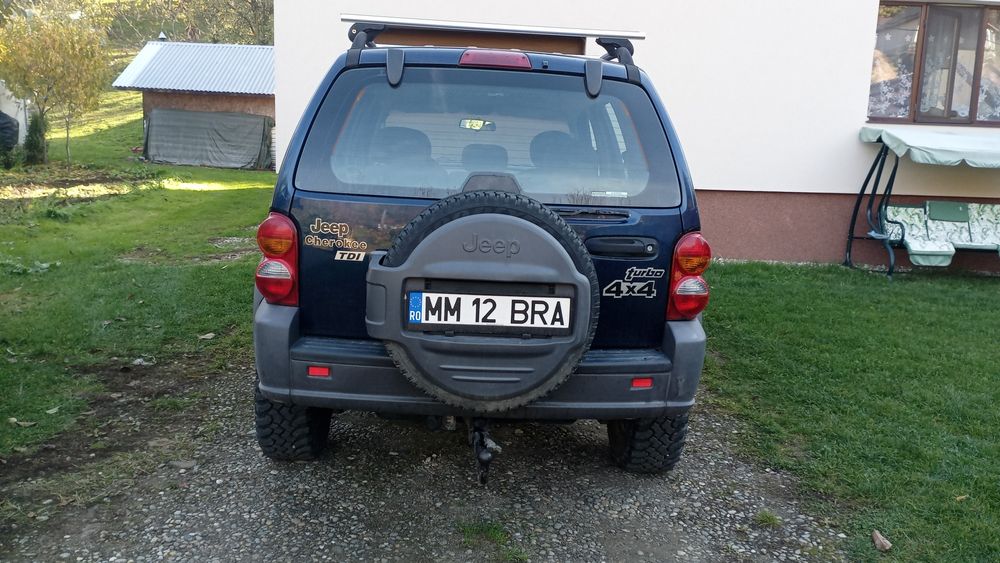 Vând Jeep Cherokee kj 2,5