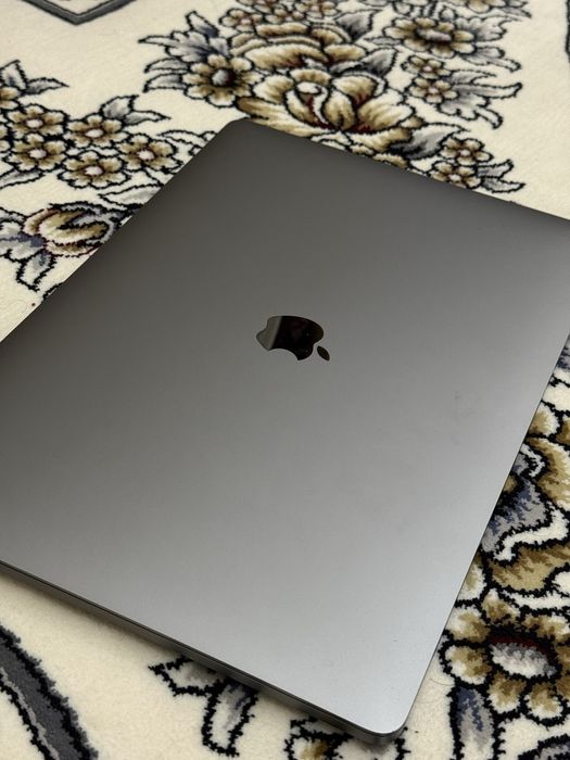 MacBook 15 inch 2019 i7 256Gb touchbar