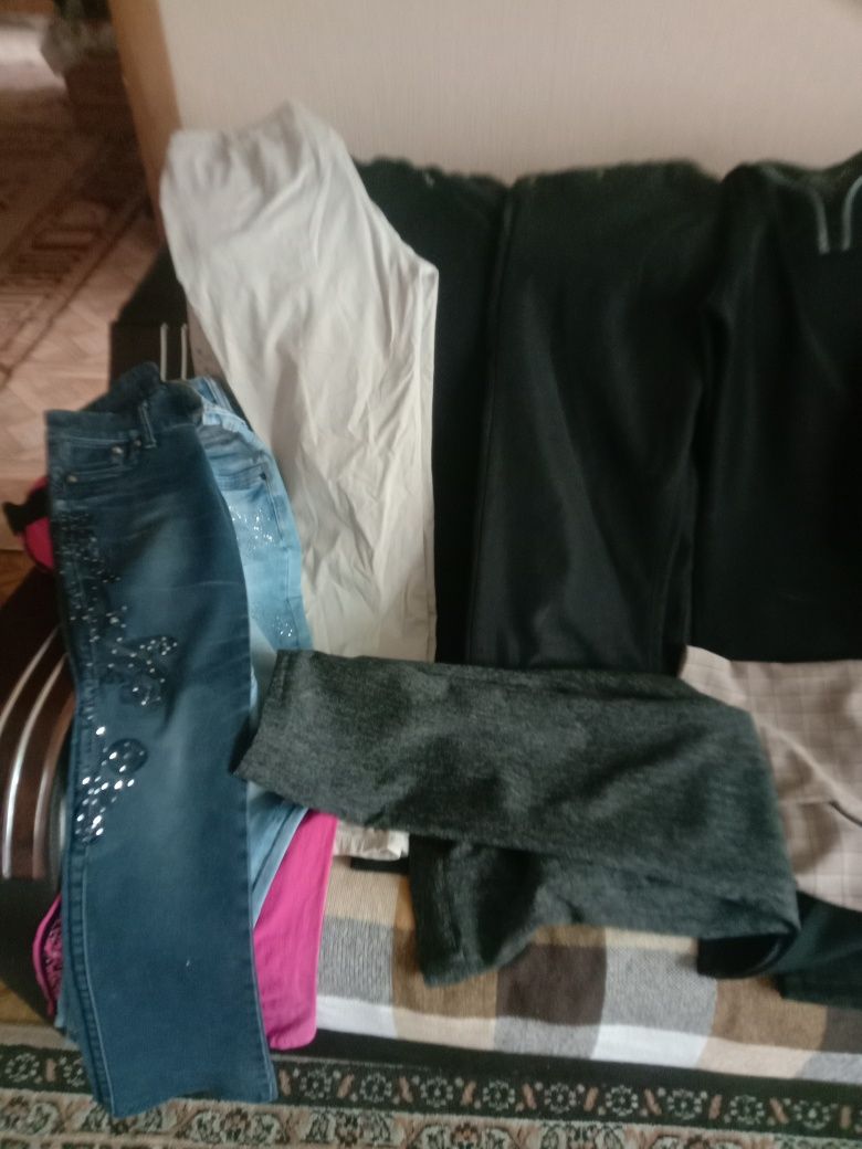 Продам женскую одежду.Юбки,платья,брюки  и т. д.