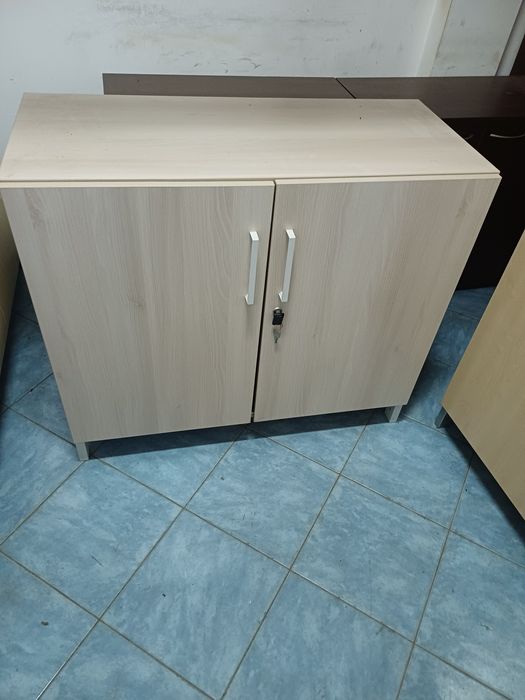 Продавам два шкафа, може и по отделно