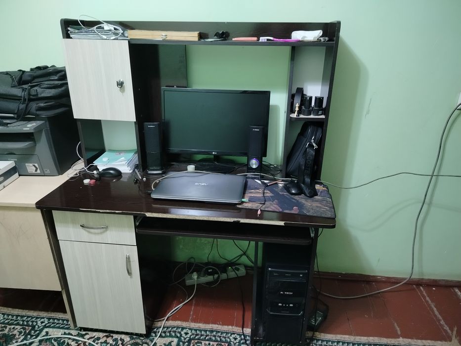 Компьютер стол сотилади