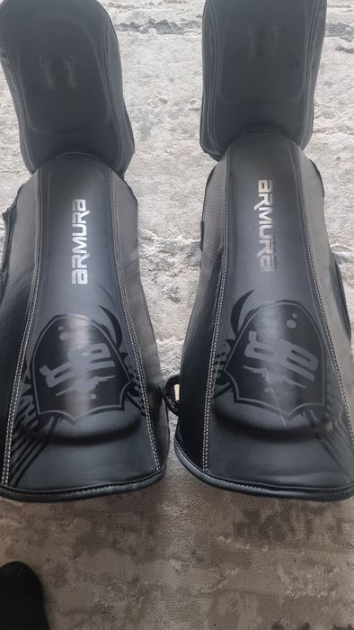 Set mănuși și tibiere ARMURA