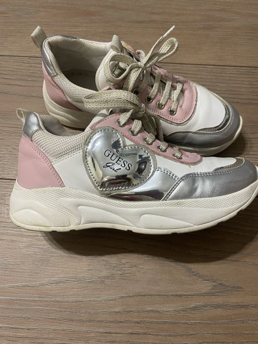 Adidasi Guess marimea 37