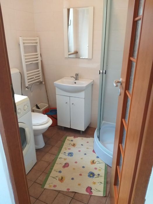 Închiriez apartament cu o camera