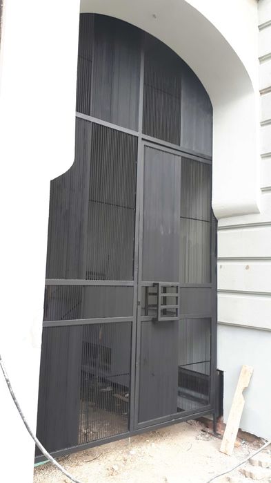 Porti , garduri , balustrazi.