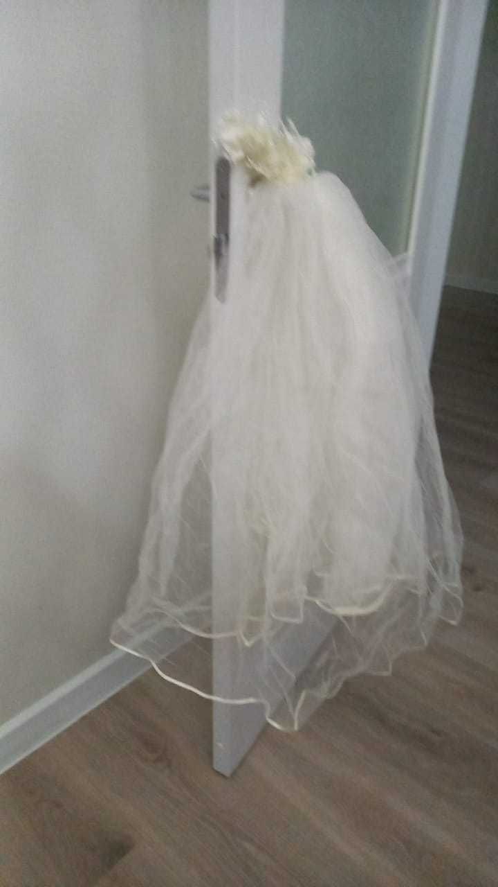 Платье свадебное с фатой, размер 44-46. Находимся в ЖК Миллениум Парк