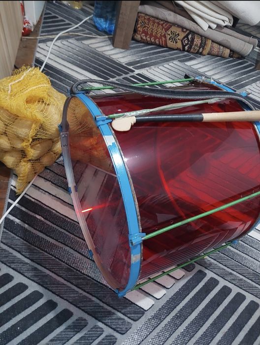 Тъпан червен има и палки