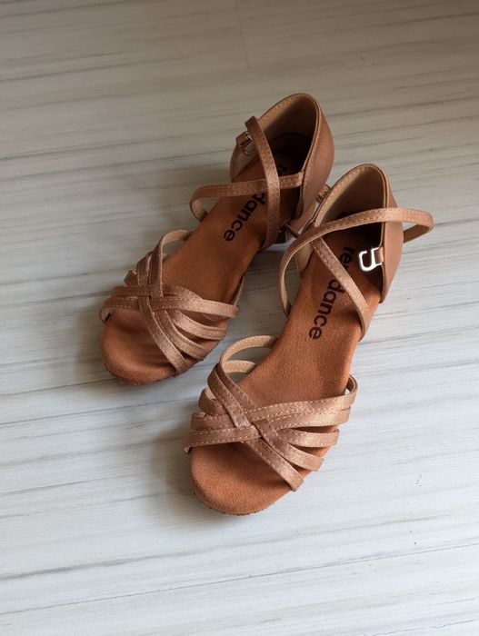 Обувки за спортни танци за момиче