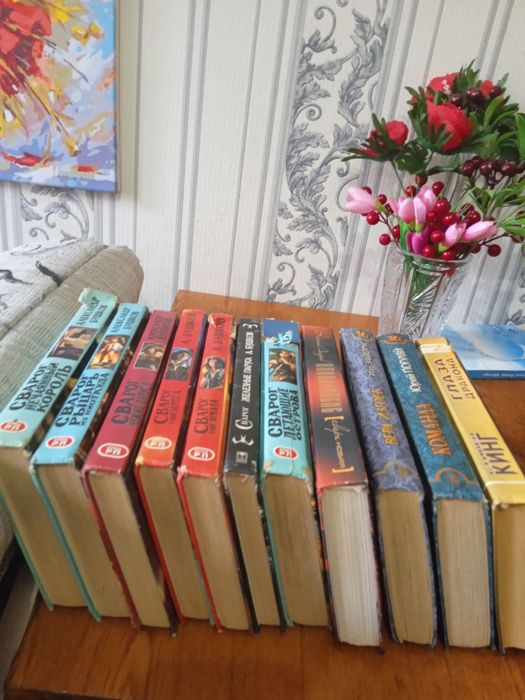 Книги, фентези, приключения , в отличном состоянии