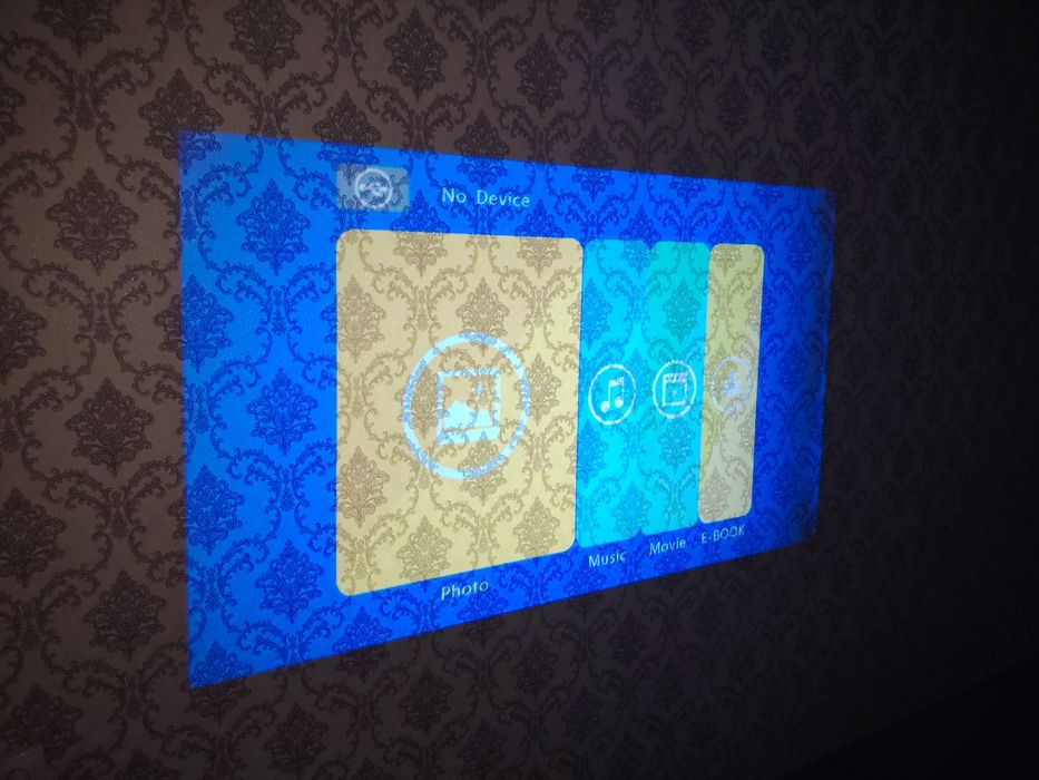 Proektor sotiladi yangi